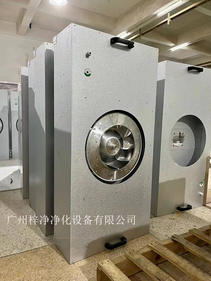 FFU(風(fēng)機(jī)過濾單元)是潔凈室空氣凈化的關(guān)鍵設(shè)備。 FFU(風(fēng)機(jī)過濾單元)是潔凈室空氣凈化的關(guān)鍵設(shè)備。